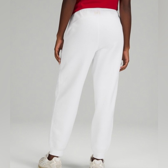 Lululemon Team Canada Relaxed Fleece High Rise Joggers size 4 - Picture 2 of 9